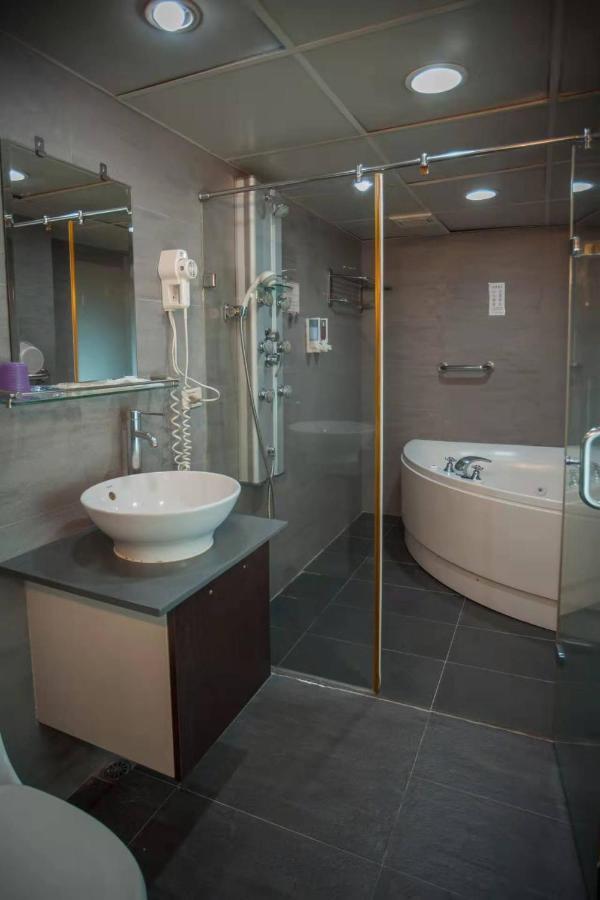 Showart Hotel Taipei Esterno foto